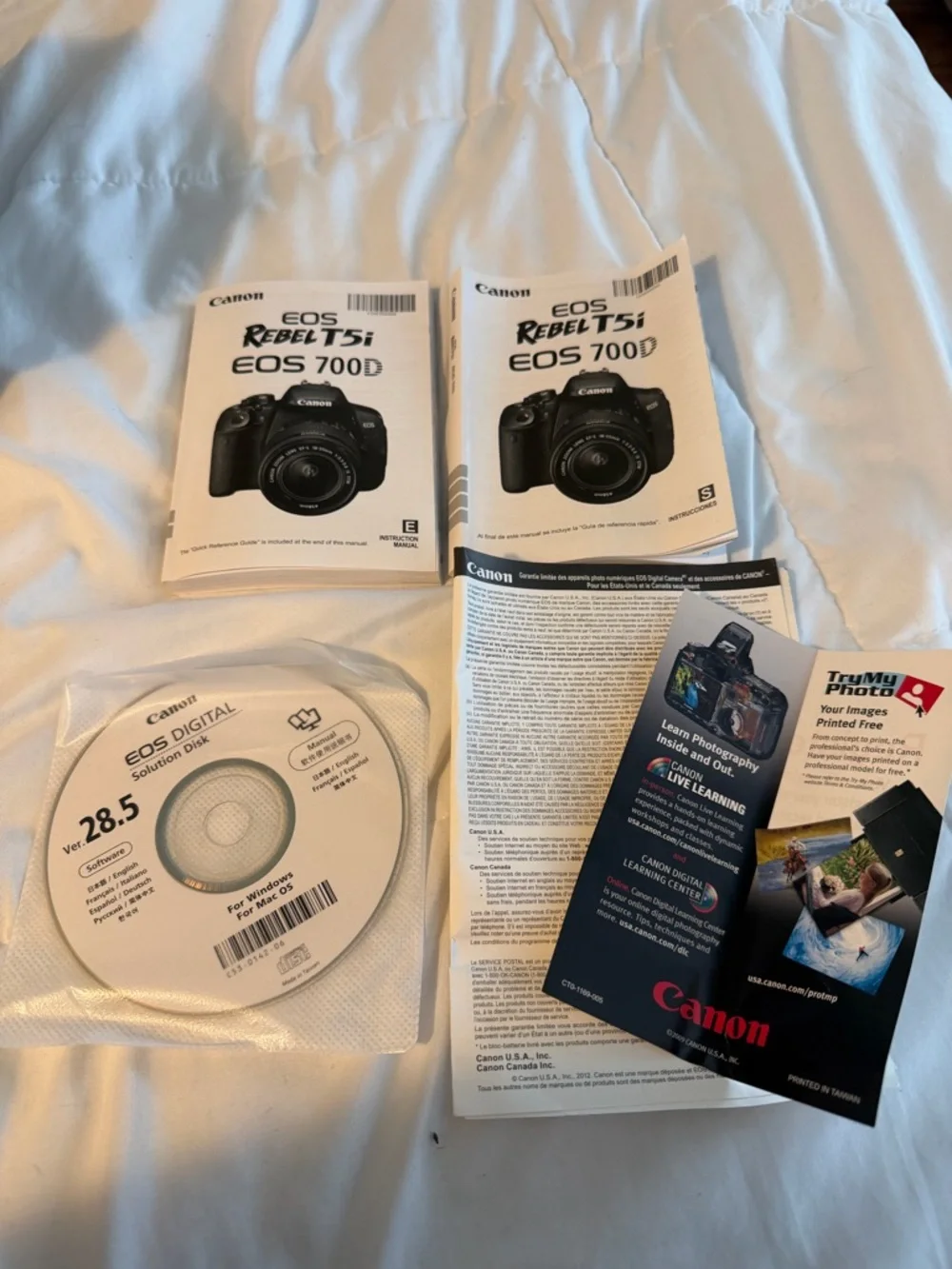 Canon eos rebel t5i DSLR digital camera and lens kit bundle